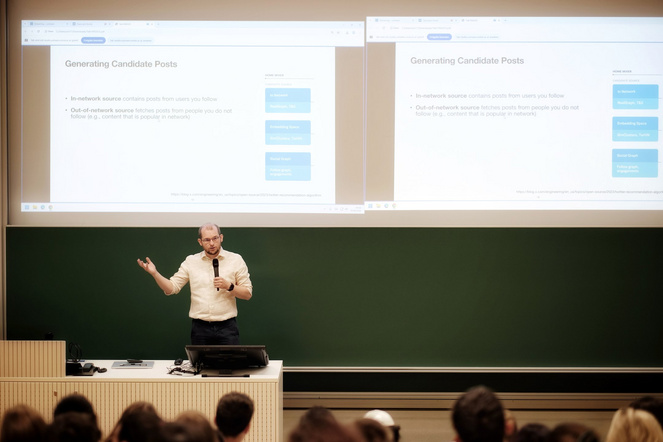 Teilnehmer:innen bei der AITHYRA AI for Science School 2025