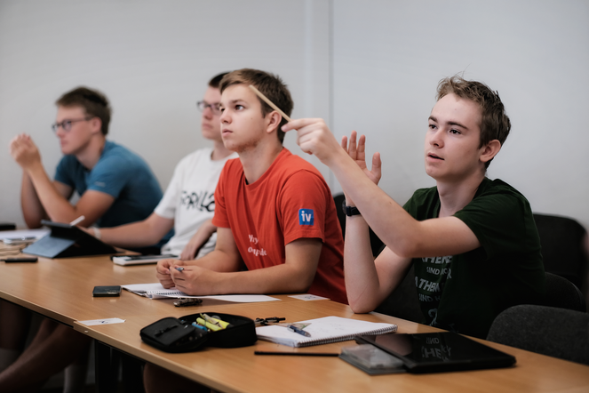 Teilnehmer:innen beim Vorbereitungskurs IOAA 2024