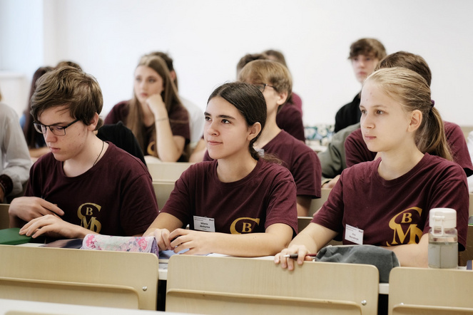 Teilnehmer:innen der Simons Science School in Mathematics 2025