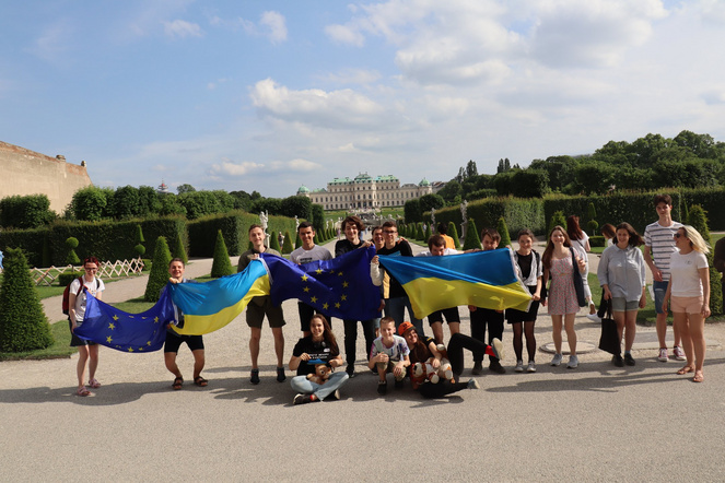 Teilnehmer:innen bei der Veranstaltung Ukraine Top 12
