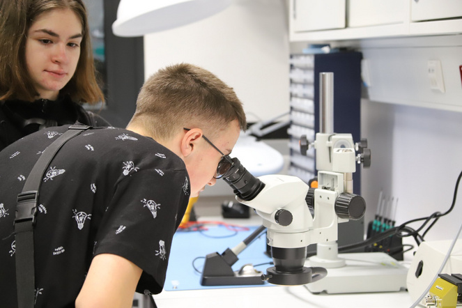 Teilnehmer:innen der Simons Science School in Chemistry and Physics 2024