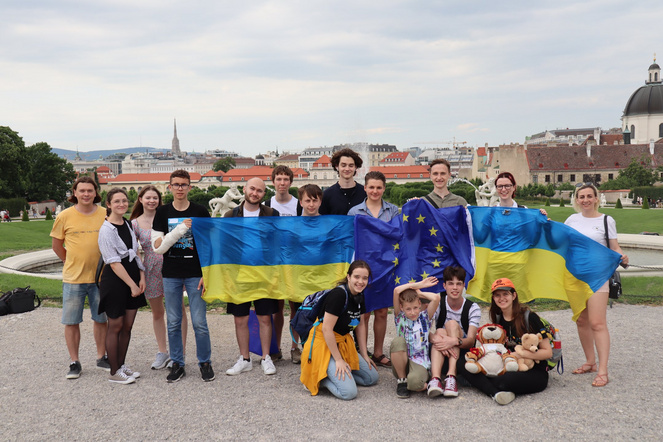 Teilnehmer:innen bei der Veranstaltung Ukraine Top 12
