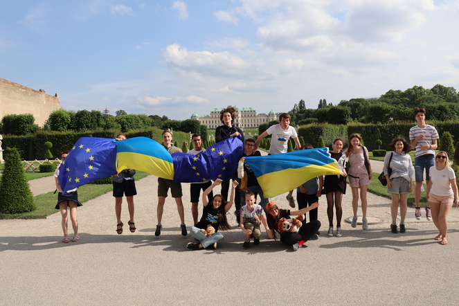 Teilnehmer:innen bei der Veranstaltung Ukraine Top 12