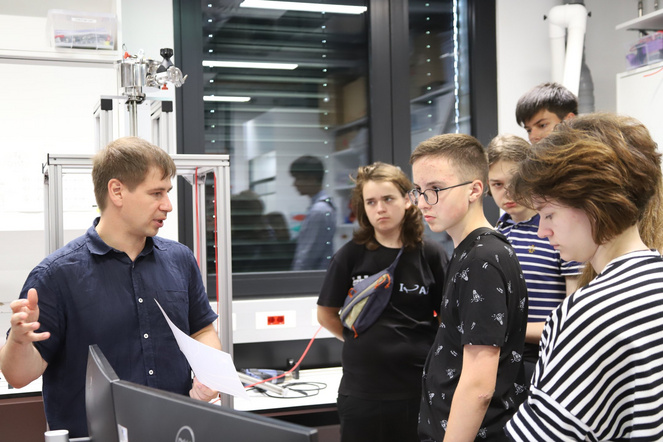 Teilnehmer:innen der Simons Science School in Chemistry and Physics 2024