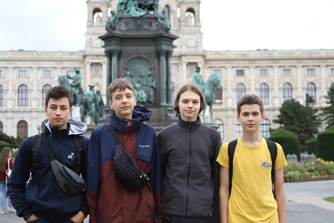 Teilnehmer:innen der Simons Science School in Chemistry and Physics 2024