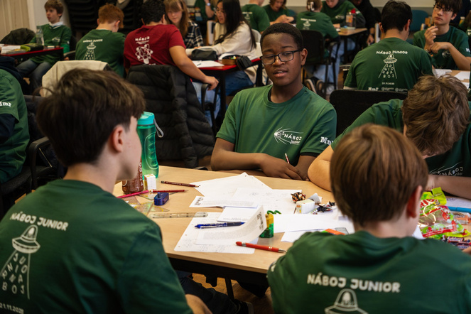 Teinehmer:innen bei NÁBOJ Junior am Erwin Schrödinger Institut 2025
