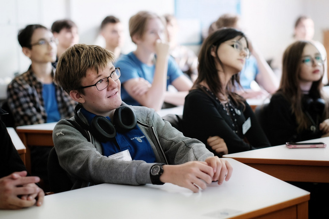 Teilnehmer:innen der Simons Science School in Chemistry and Physics 2025