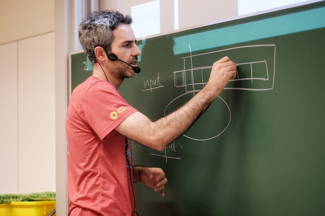 Teilnehmer:innen bei der AITHYRA AI for Science School 2025