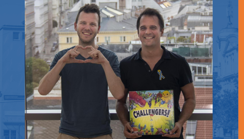 Markus Slawitscheck und Michael Eichmair mit dem Preisträger-Spiel "Challengers"